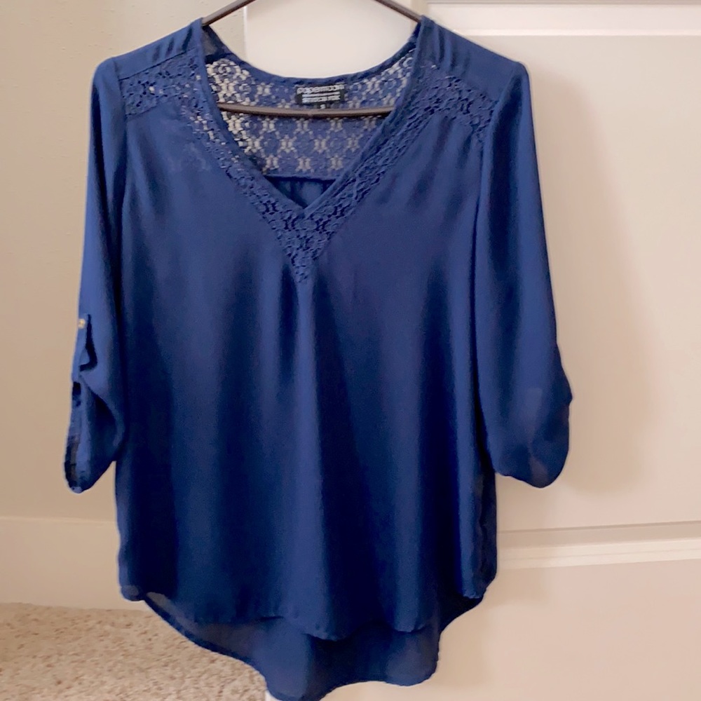 V neck top